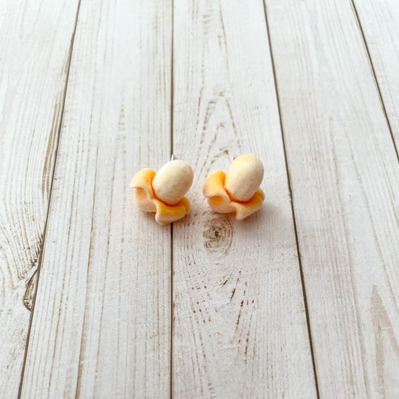 🖤 Fuzzy Banana Stud Earrings - Picture 2 of 6